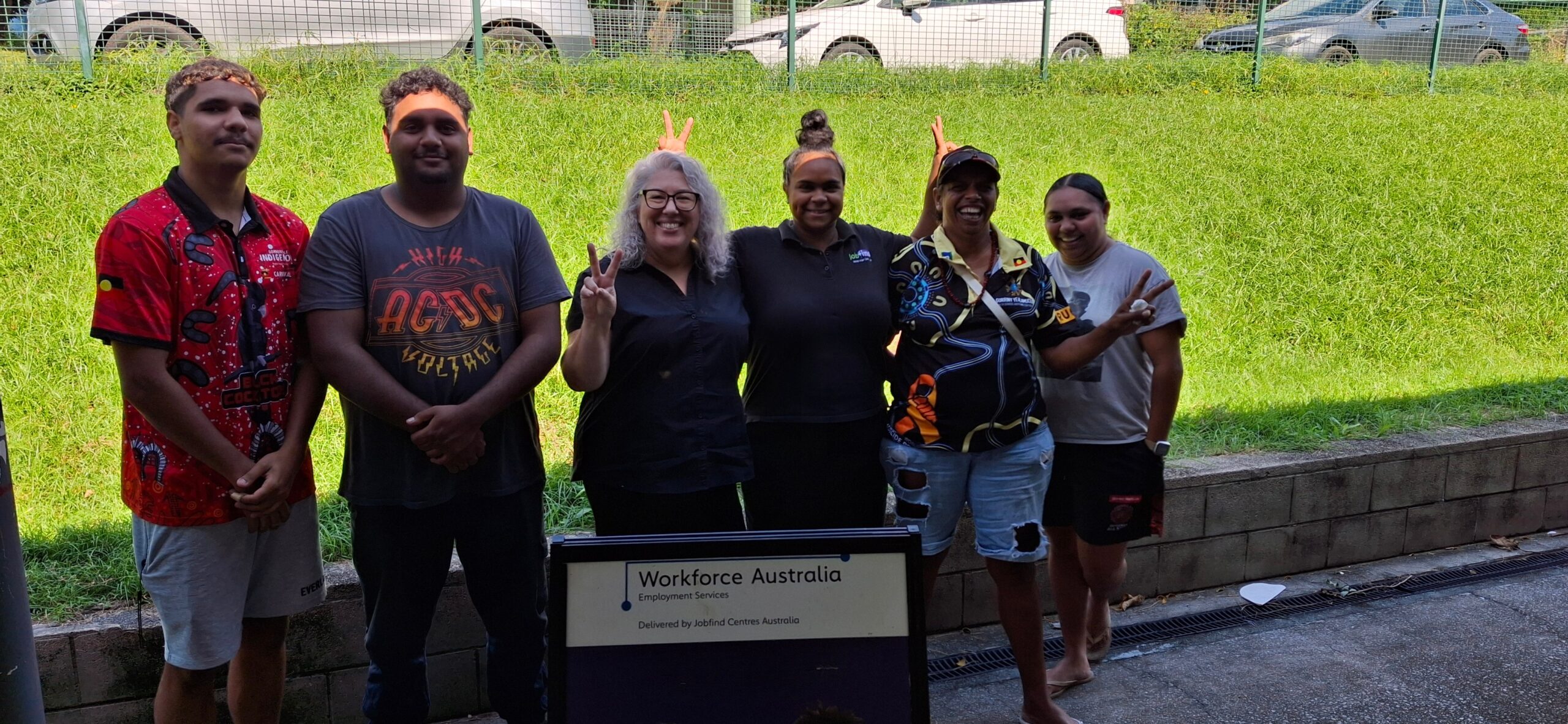 Image of the EST participants in Yarrabah with Trainer Nina.